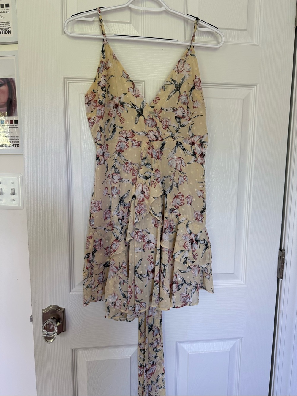 L'ATISTE Beige Floral V-Neck Tiered Spaghetti Strap Mini Dress